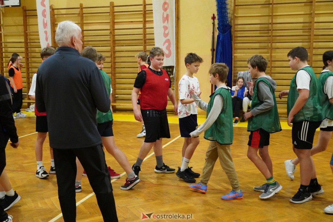 Koszykarski klimat w SP 1 [07.12.2023] - zdjęcie #80 - eOstroleka.pl
