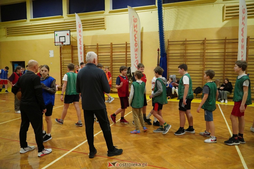 Koszykarski klimat w SP 1 [07.12.2023] - zdjęcie #79 - eOstroleka.pl