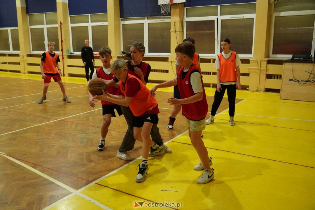 Koszykarski klimat w SP 1 [07.12.2023] - zdjęcie #73 - eOstroleka.pl