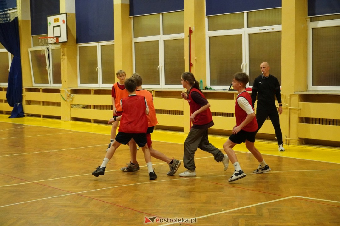 Koszykarski klimat w SP 1 [07.12.2023] - zdjęcie #67 - eOstroleka.pl