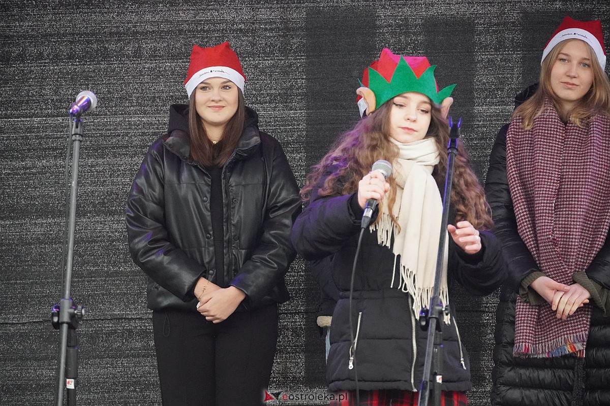 I Kurpiowski Jarmark Bożonarodzeniowy w Ostrołęce - występy uczniów ostrołęckich szkół [07.12.2023] - zdjęcie #87 - eOstroleka.pl