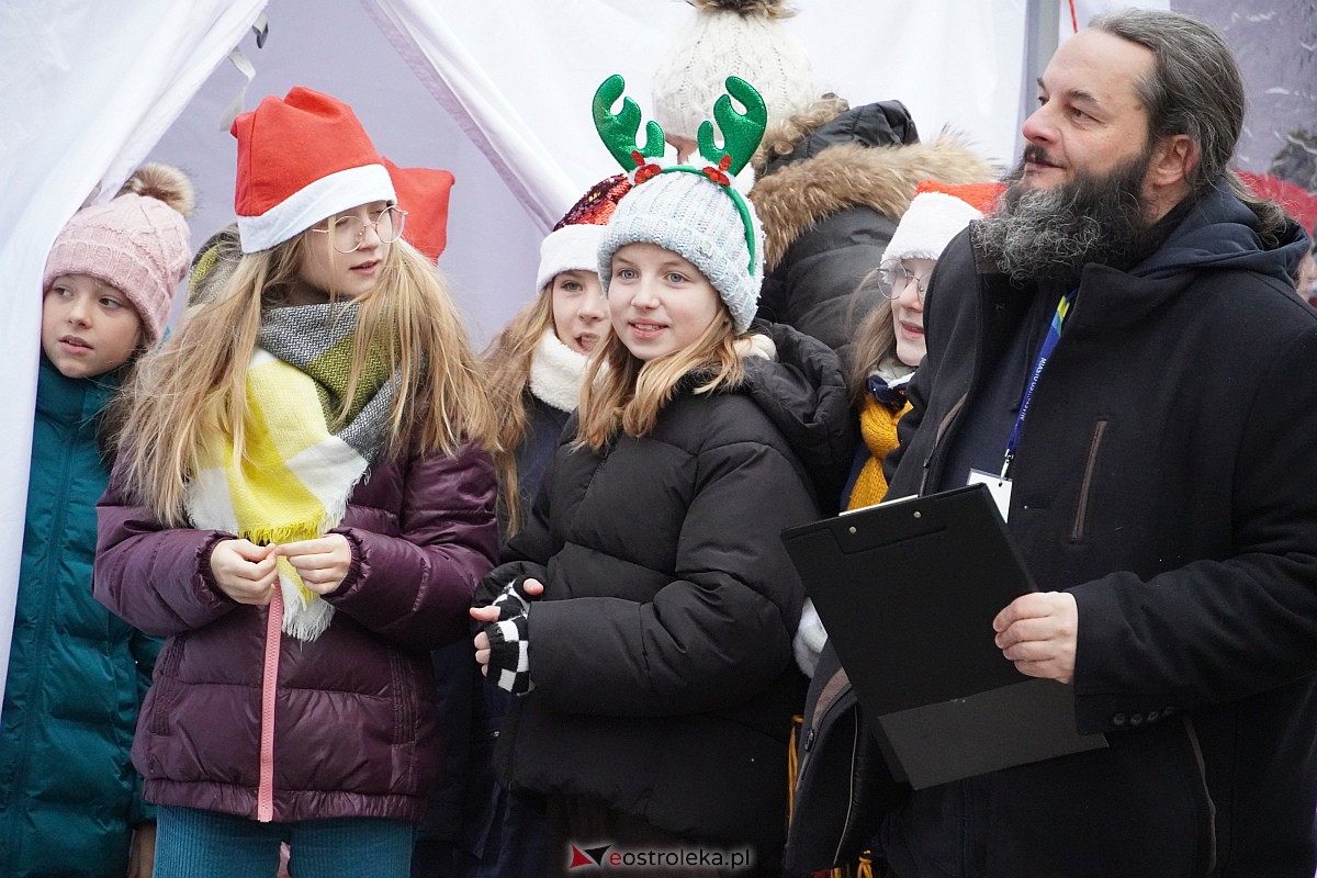 I Kurpiowski Jarmark Bożonarodzeniowy w Ostrołęce - występy uczniów ostrołęckich szkół [07.12.2023] - zdjęcie #85 - eOstroleka.pl