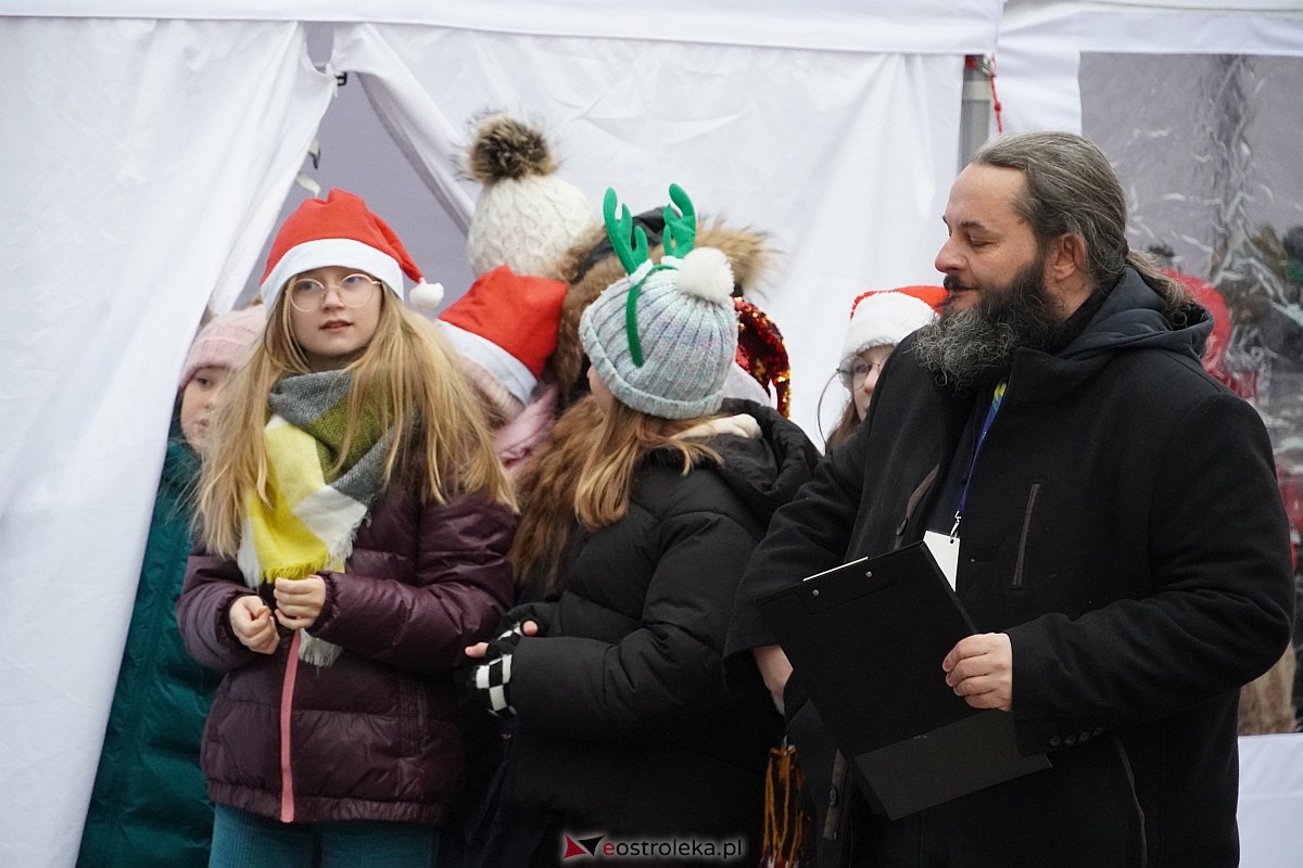 I Kurpiowski Jarmark Bożonarodzeniowy w Ostrołęce - występy uczniów ostrołęckich szkół [07.12.2023] - zdjęcie #84 - eOstroleka.pl