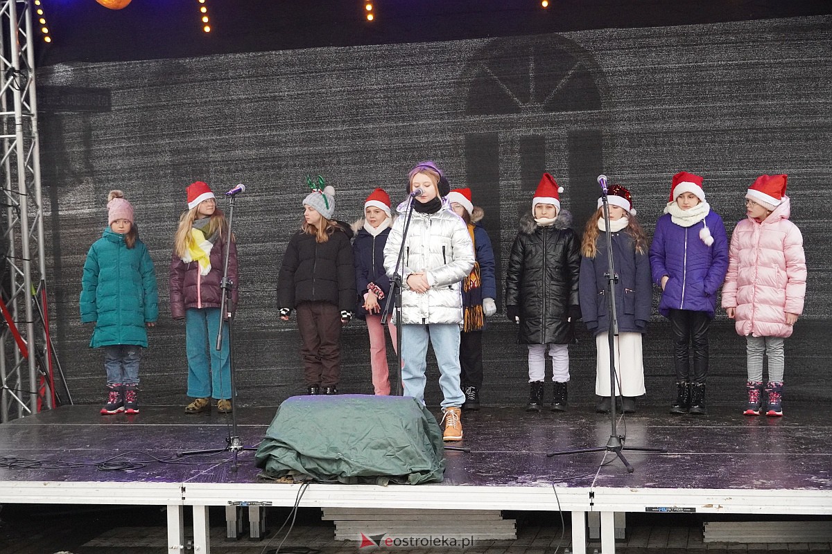I Kurpiowski Jarmark Bożonarodzeniowy w Ostrołęce - występy uczniów ostrołęckich szkół [07.12.2023] - zdjęcie #78 - eOstroleka.pl