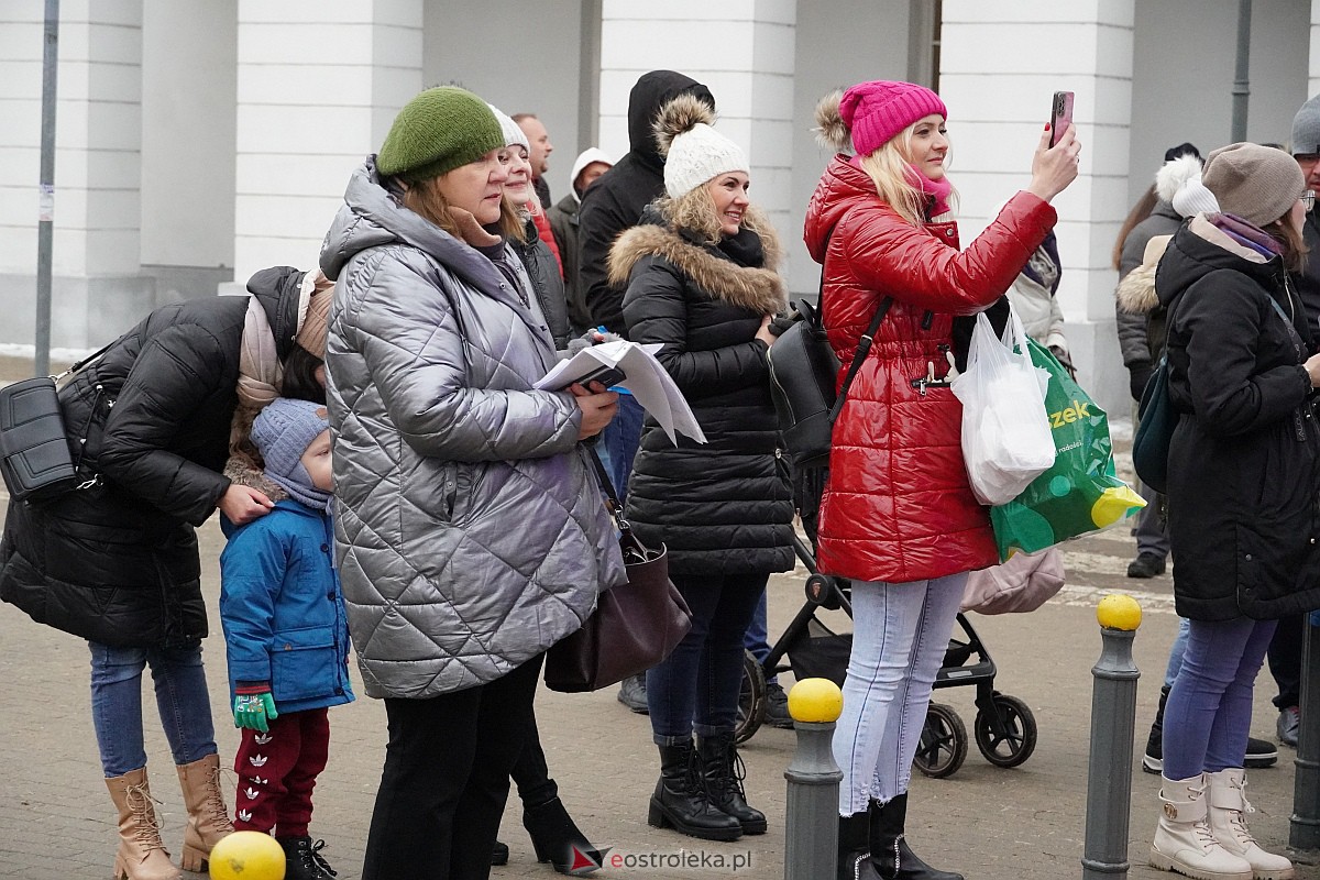 I Kurpiowski Jarmark Bożonarodzeniowy w Ostrołęce - występy uczniów ostrołęckich szkół [07.12.2023] - zdjęcie #73 - eOstroleka.pl