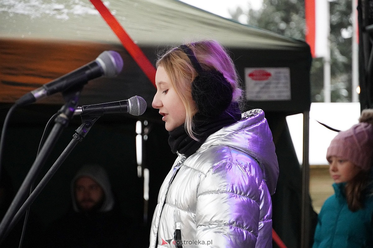I Kurpiowski Jarmark Bożonarodzeniowy w Ostrołęce - występy uczniów ostrołęckich szkół [07.12.2023] - zdjęcie #70 - eOstroleka.pl