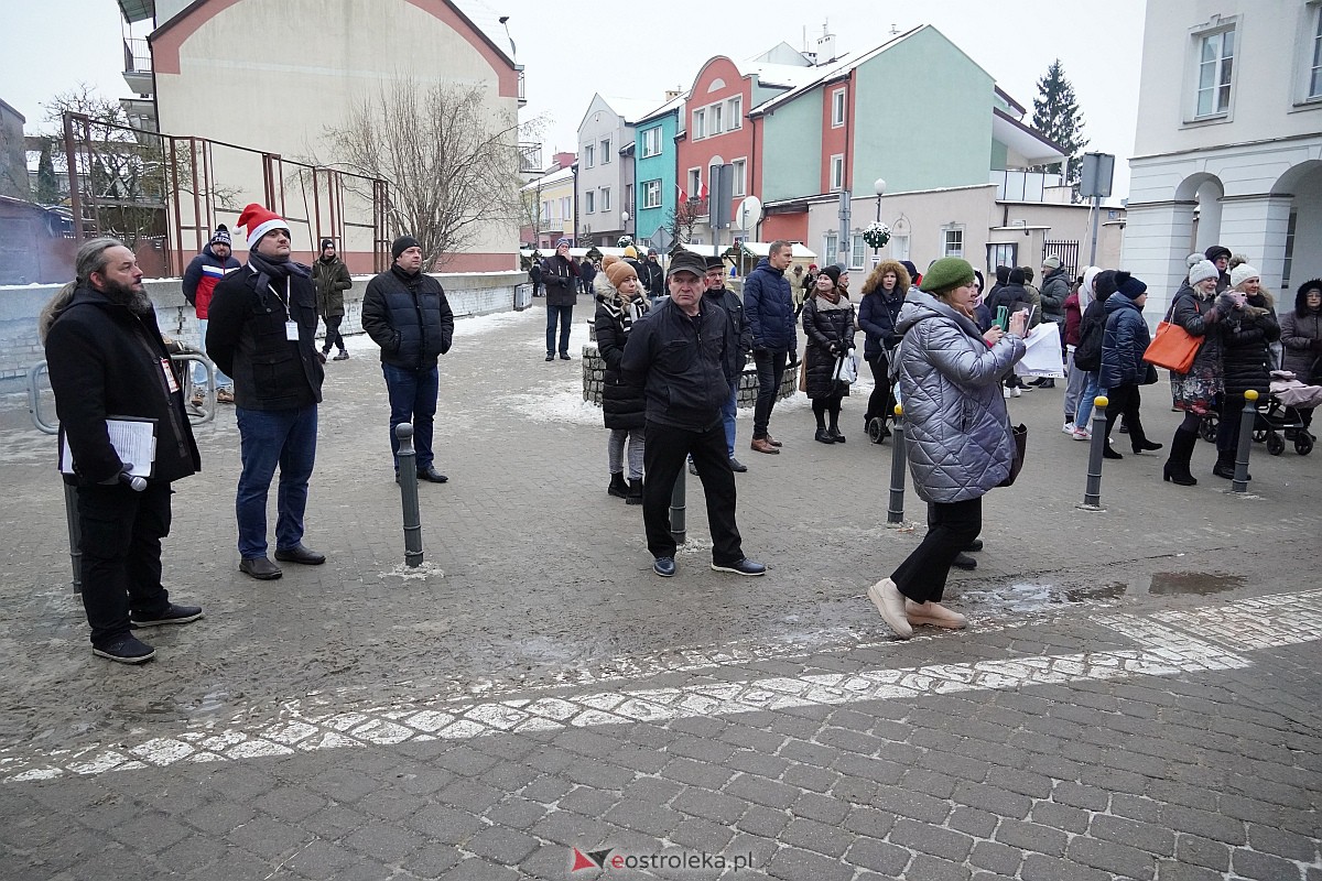 I Kurpiowski Jarmark Bożonarodzeniowy w Ostrołęce - występy uczniów ostrołęckich szkół [07.12.2023] - zdjęcie #60 - eOstroleka.pl