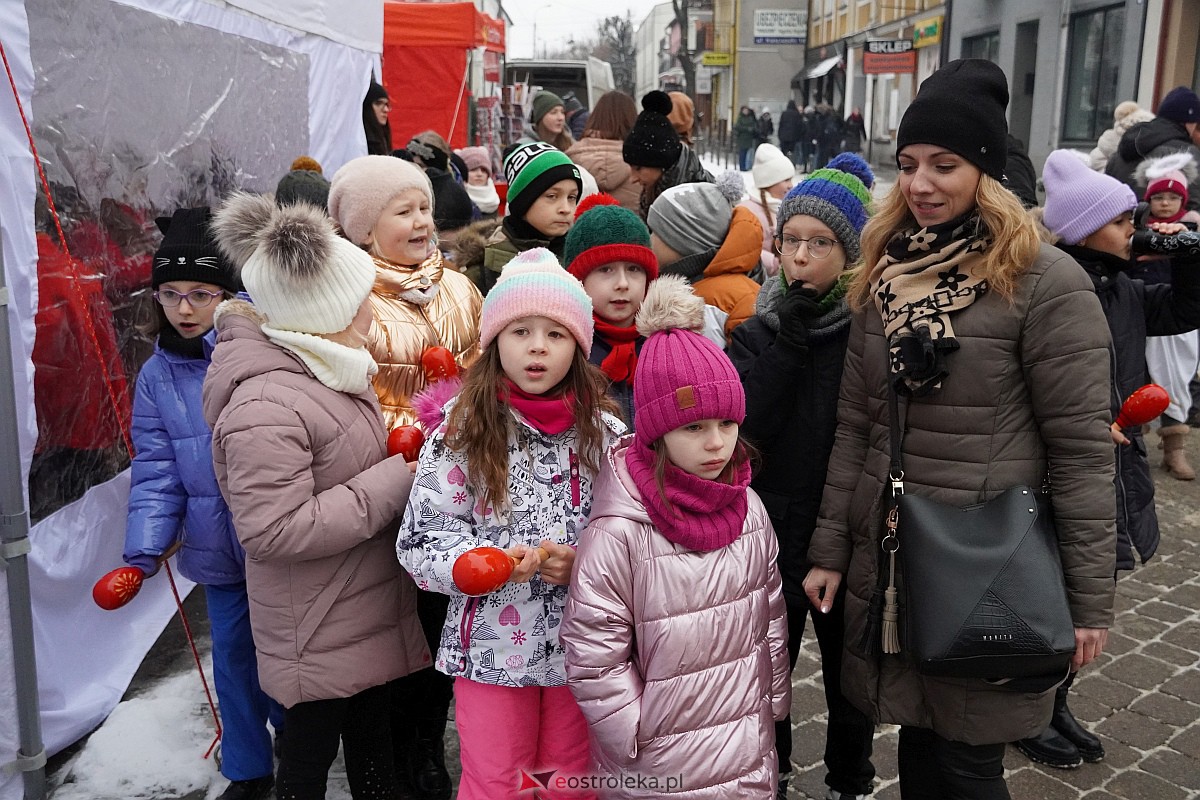I Kurpiowski Jarmark Bożonarodzeniowy w Ostrołęce - występy uczniów ostrołęckich szkół [07.12.2023] - zdjęcie #55 - eOstroleka.pl