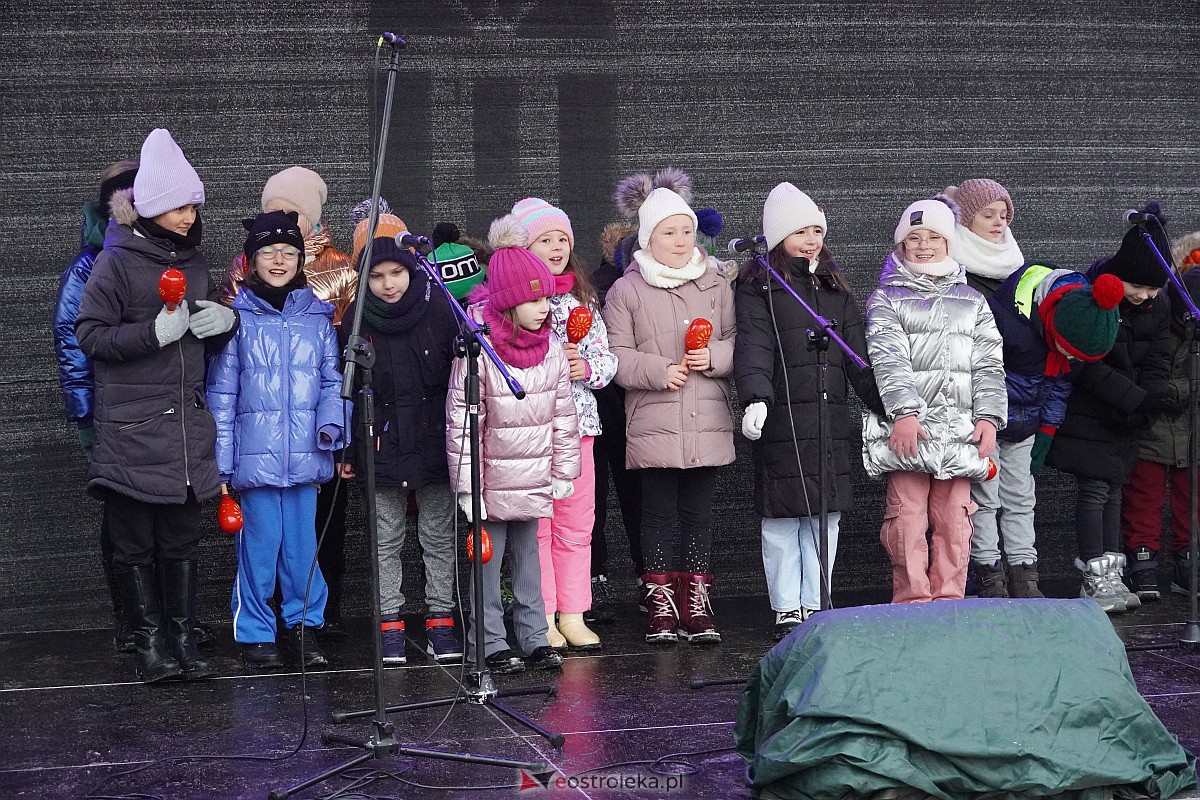 I Kurpiowski Jarmark Bożonarodzeniowy w Ostrołęce - występy uczniów ostrołęckich szkół [07.12.2023] - zdjęcie #41 - eOstroleka.pl