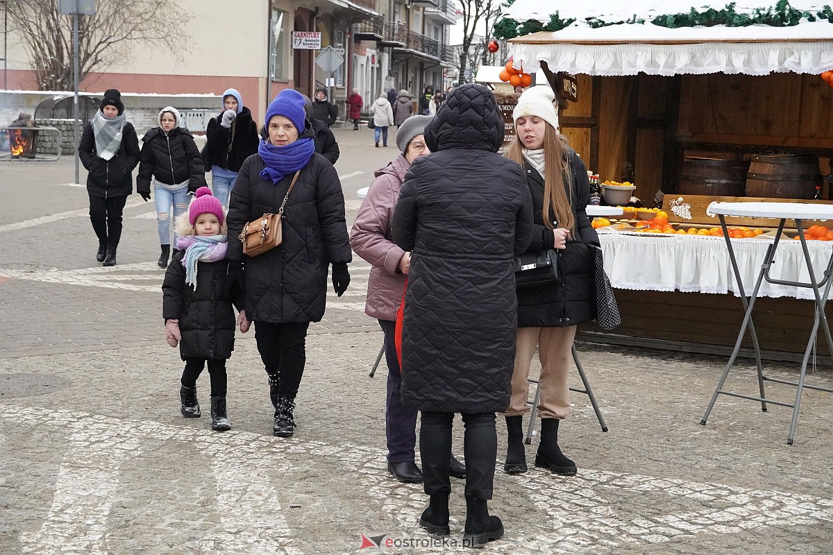 I Kurpiowski Jarmark Bożonarodzeniowy w Ostrołęce - występy uczniów ostrołęckich szkół [07.12.2023] - zdjęcie #28 - eOstroleka.pl