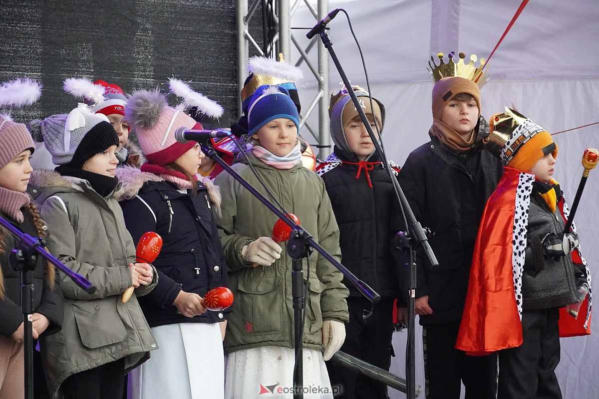 I Kurpiowski Jarmark Bożonarodzeniowy w Ostrołęce - występy uczniów ostrołęckich szkół [07.12.2023] - zdjęcie #17 - eOstroleka.pl