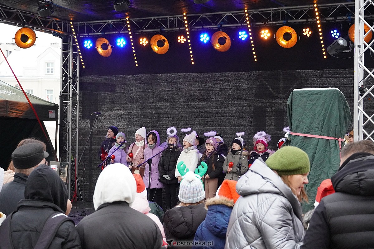 I Kurpiowski Jarmark Bożonarodzeniowy w Ostrołęce - występy uczniów ostrołęckich szkół [07.12.2023] - zdjęcie #12 - eOstroleka.pl
