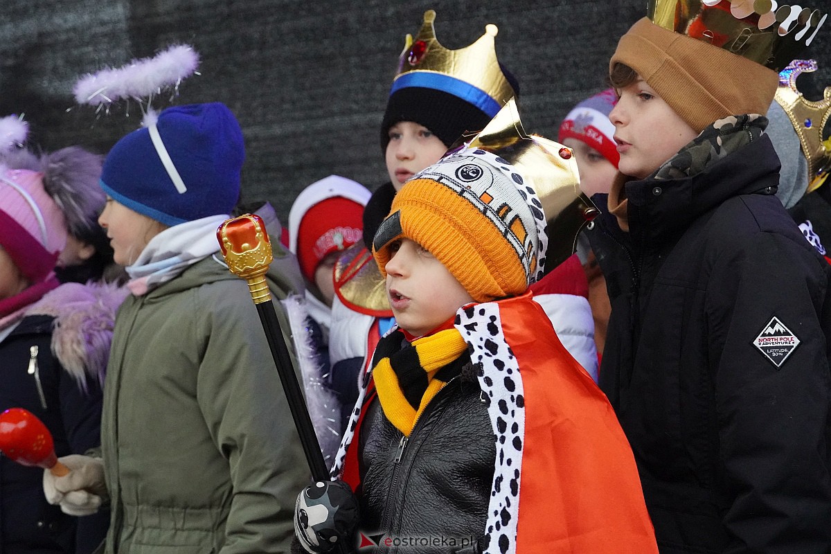I Kurpiowski Jarmark Bożonarodzeniowy w Ostrołęce - występy uczniów ostrołęckich szkół [07.12.2023] - zdjęcie #10 - eOstroleka.pl