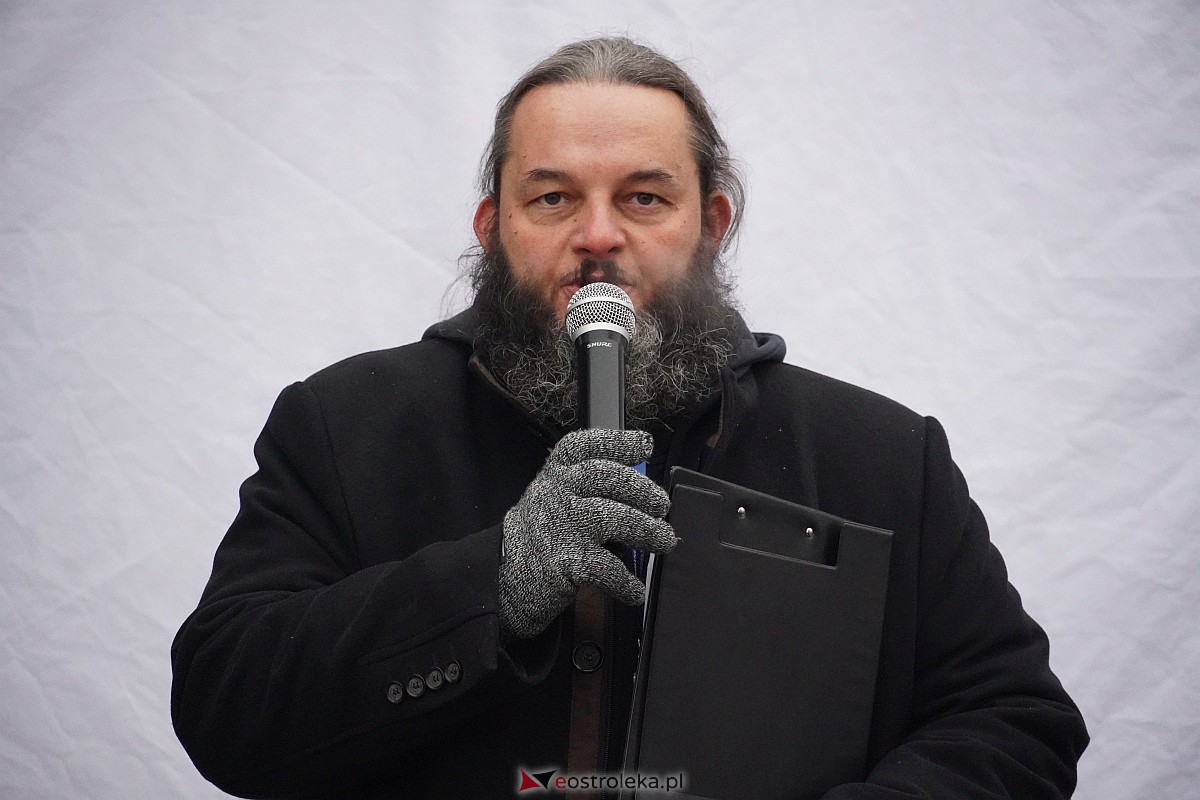 I Kurpiowski Jarmark Bożonarodzeniowy w Ostrołęce - występy uczniów ostrołęckich szkół [07.12.2023] - zdjęcie #1 - eOstroleka.pl