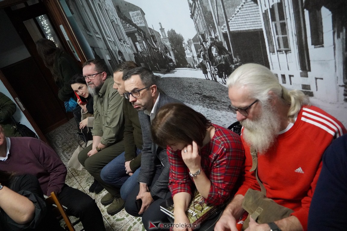 „Kurpie muśnięte czarami” - Spotkanie autorskie z Markiem Sygułą [8.12.2023] - zdjęcie #18 - eOstroleka.pl