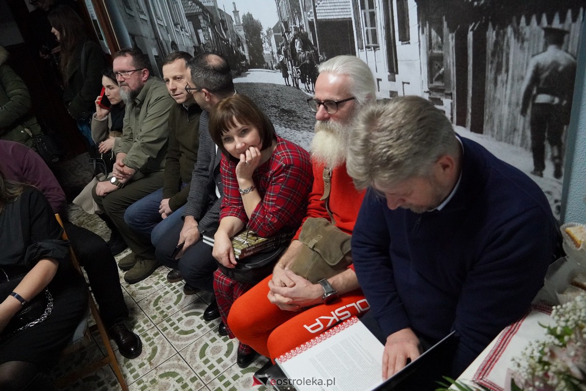 „Kurpie muśnięte czarami” - Spotkanie autorskie z Markiem Sygułą [8.12.2023] - zdjęcie #13 - eOstroleka.pl