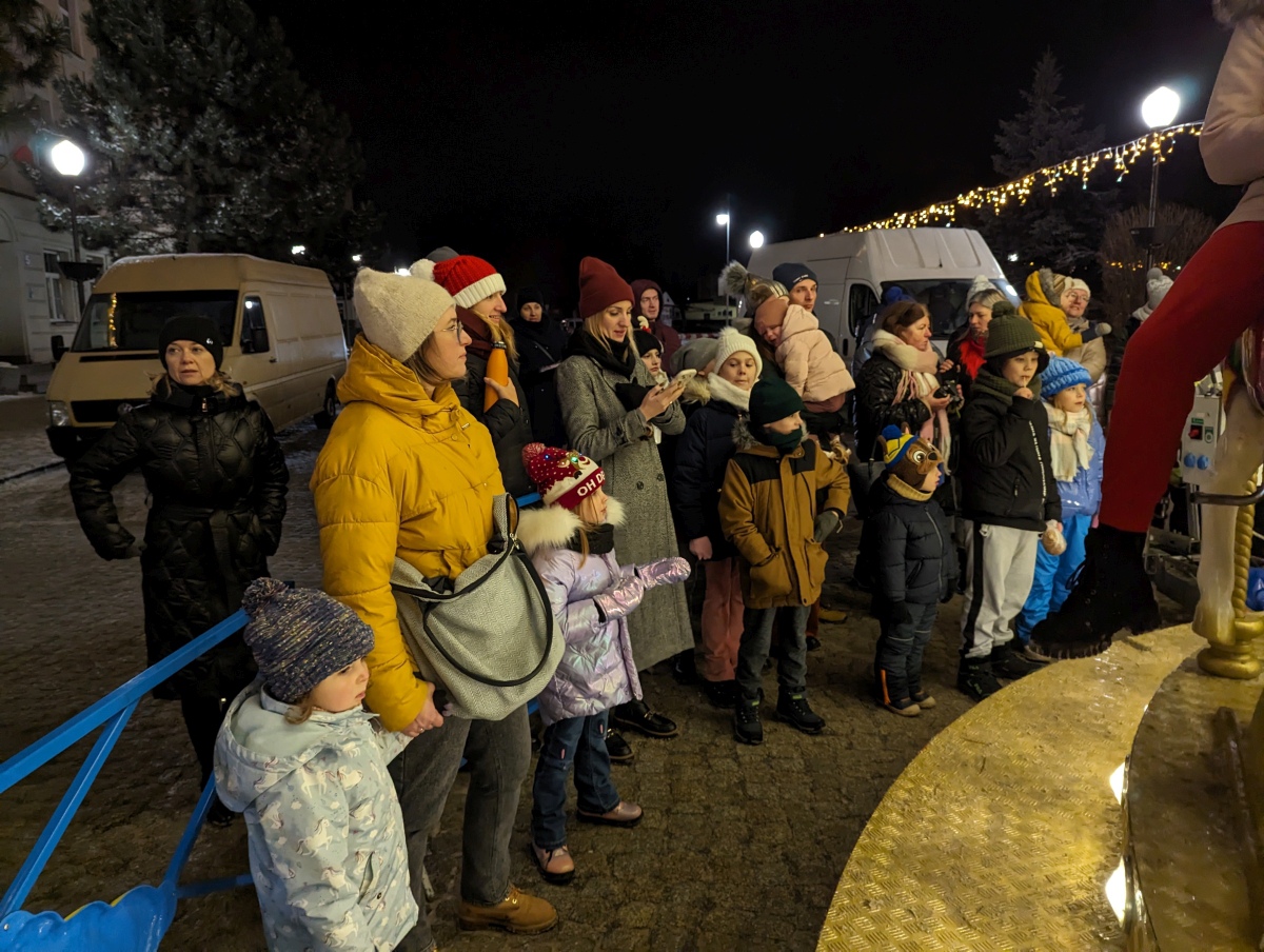 Kolędowanie z Klubem Oczko na I Kurpiowskim Jarmarku Bożonarodzeniowym w Ostrołęce [08.12.2023] - zdjęcie #44 - eOstroleka.pl