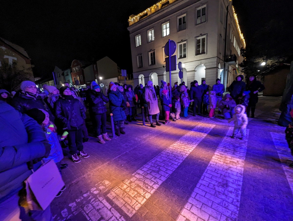 Kolędowanie z Klubem Oczko na I Kurpiowskim Jarmarku Bożonarodzeniowym w Ostrołęce [08.12.2023] - zdjęcie #11 - eOstroleka.pl