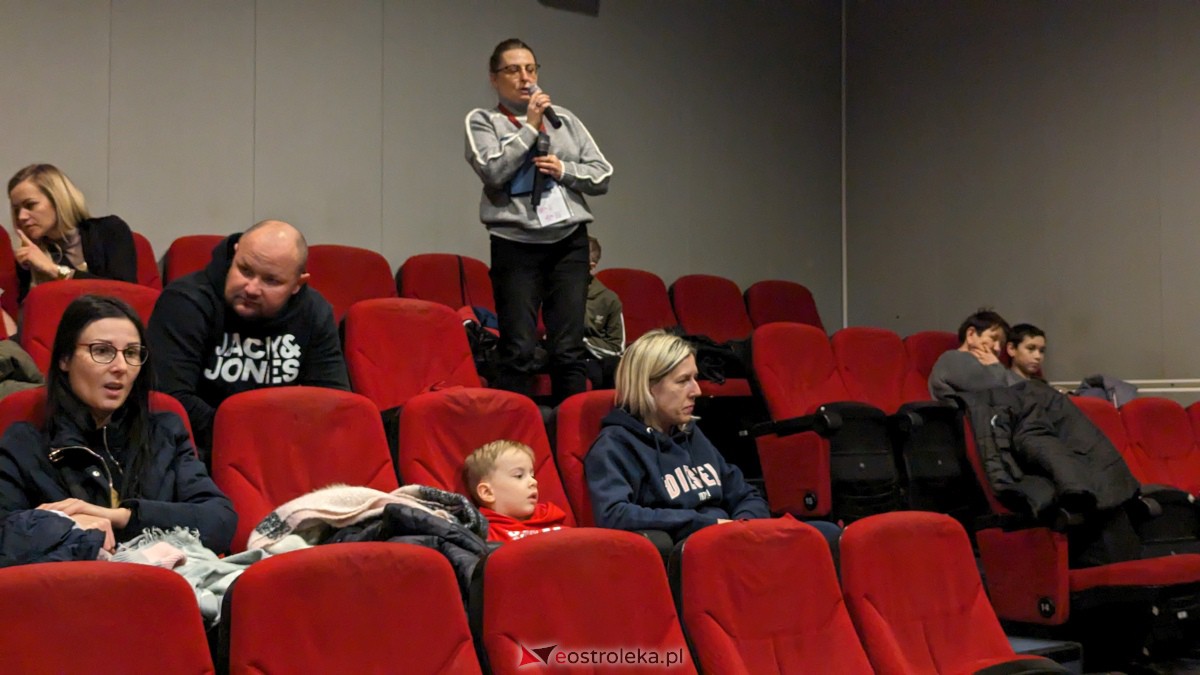 Święty Mikołaj w Kinie Jantar. Dzieci bawiły się wyśmienicie [09.12.2023] - zdjęcie #48 - eOstroleka.pl