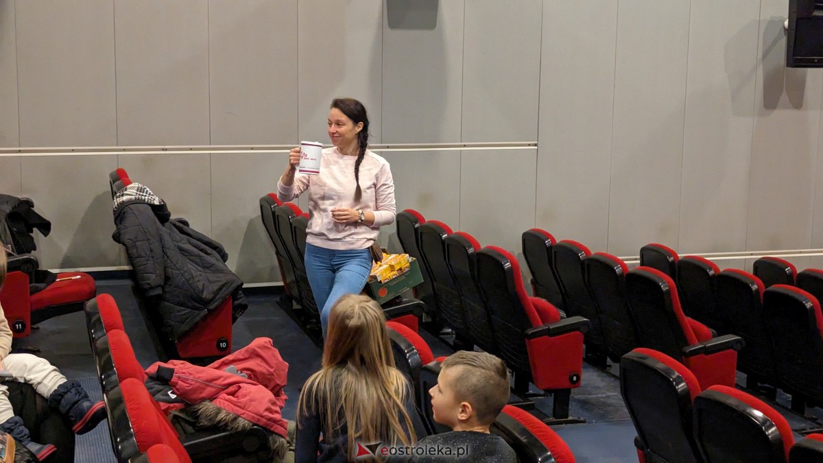 Święty Mikołaj w Kinie Jantar. Dzieci bawiły się wyśmienicie [09.12.2023] - zdjęcie #47 - eOstroleka.pl