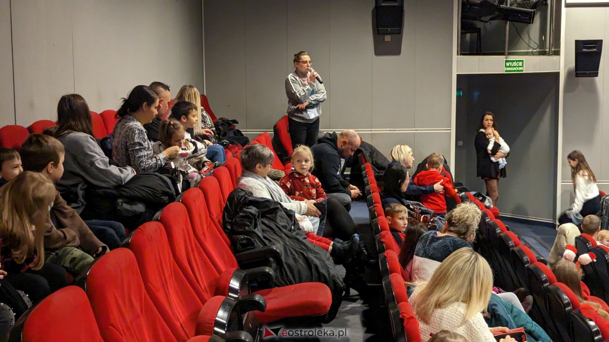 Święty Mikołaj w Kinie Jantar. Dzieci bawiły się wyśmienicie [09.12.2023] - zdjęcie #41 - eOstroleka.pl