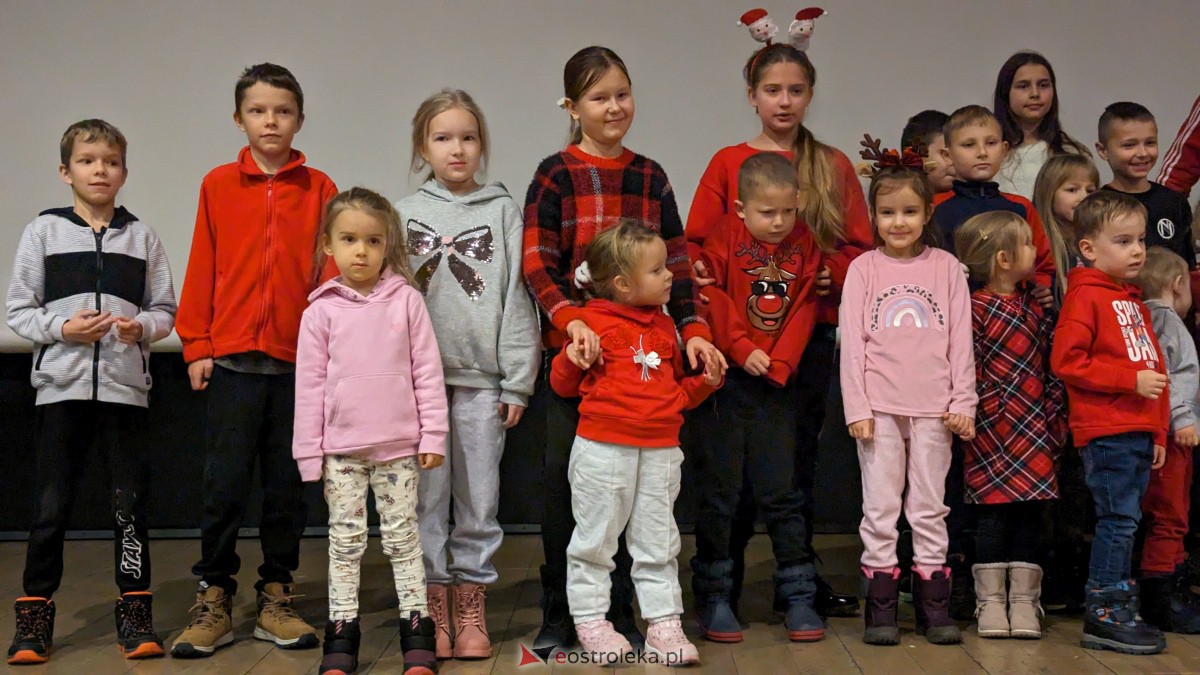 Święty Mikołaj w Kinie Jantar. Dzieci bawiły się wyśmienicie [09.12.2023] - zdjęcie #28 - eOstroleka.pl