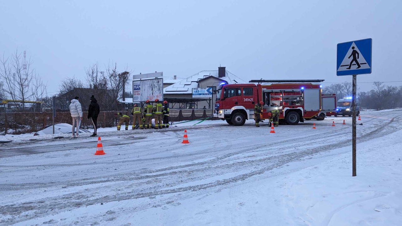 Wypadek na Warszawskiej w Ostrołęce [09.12.2023] - zdjęcie #14 - eOstroleka.pl