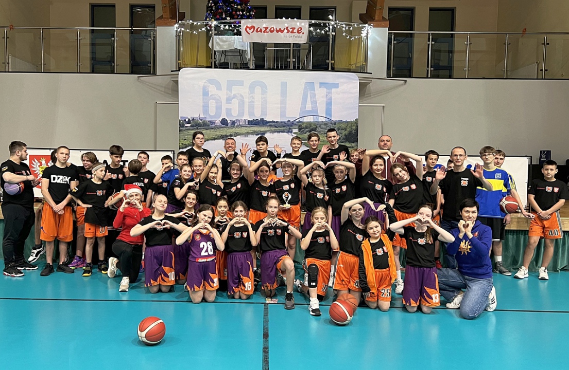 Koszykarskie Mikołajki z Kacpą [07.12.2023] - zdjęcie #17 - eOstroleka.pl