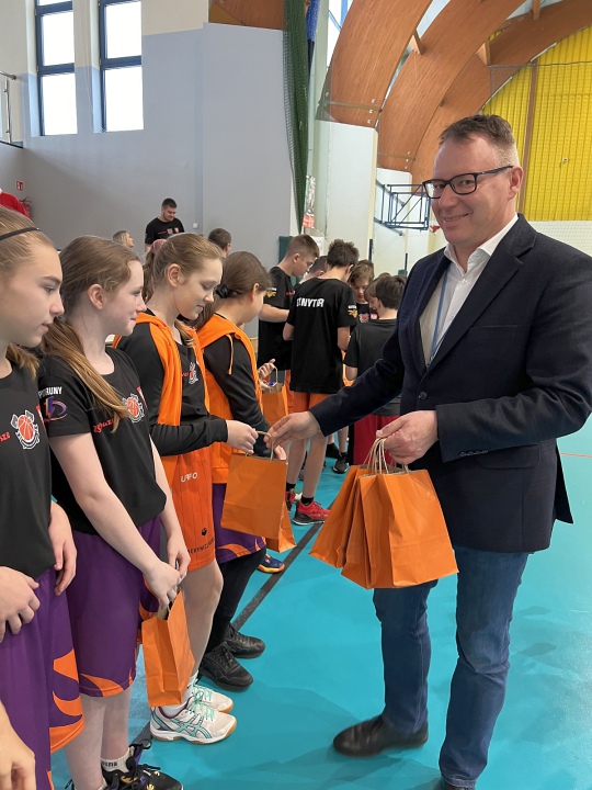 Koszykarskie Mikołajki z Kacpą [07.12.2023] - zdjęcie #2 - eOstroleka.pl