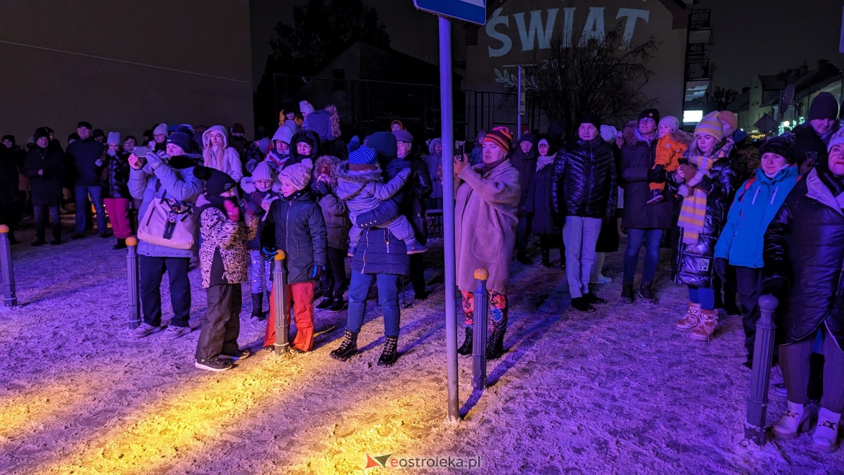 I Kurpiowski Jarmark Bożonarodzeniowy w Ostrołęce - koncert Kapeli Kurpiowskie z Zawad [09.12.2023] - zdjęcie #10 - eOstroleka.pl