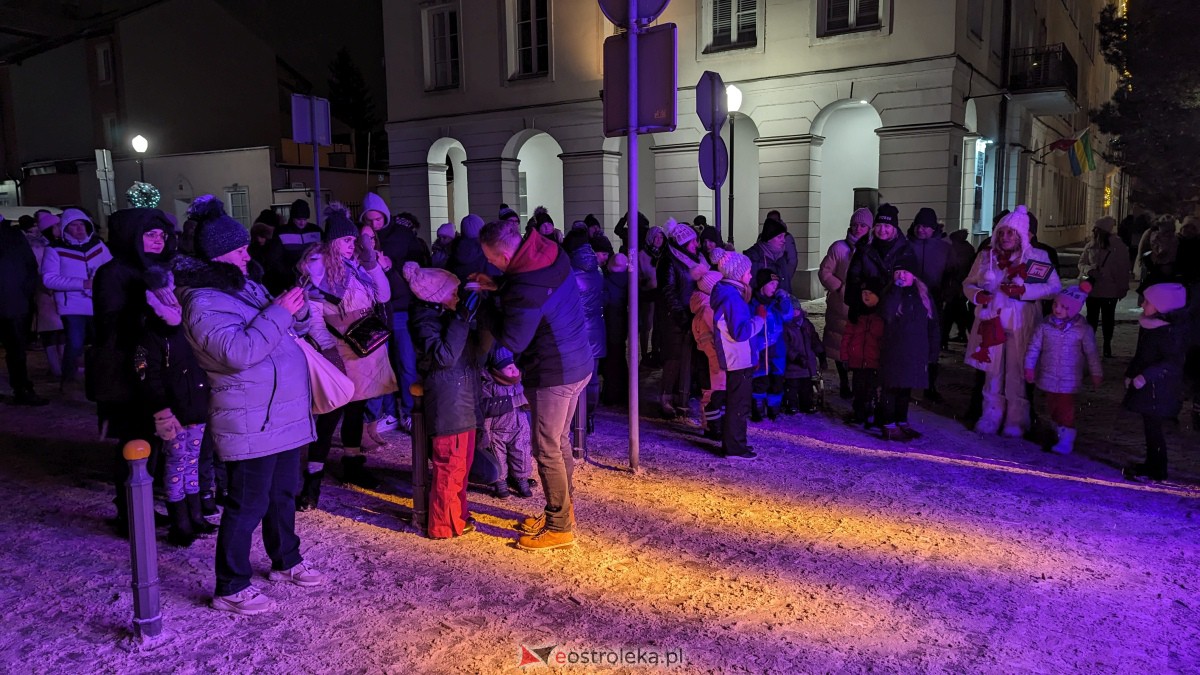 I Kurpiowski Jarmark Bożonarodzeniowy w Ostrołęce - koncert Kapeli Kurpiowskie z Zawad [09.12.2023] - zdjęcie #3 - eOstroleka.pl