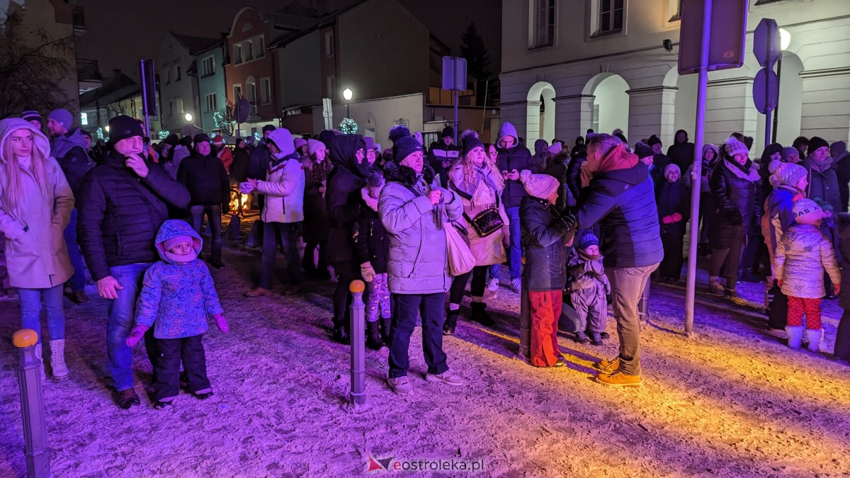 I Kurpiowski Jarmark Bożonarodzeniowy w Ostrołęce - koncert Kapeli Kurpiowskie z Zawad [09.12.2023] - zdjęcie #1 - eOstroleka.pl