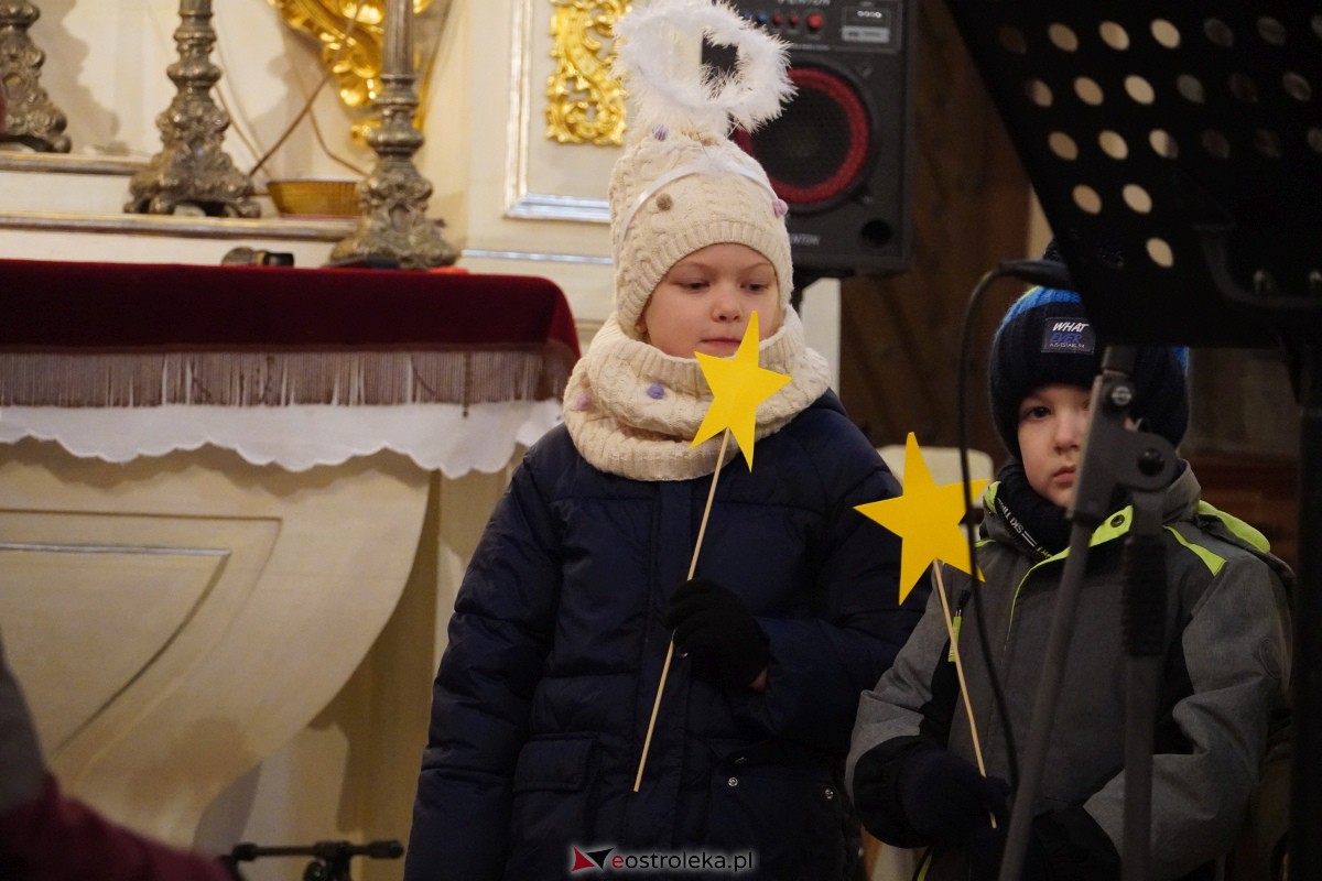 Koncert Bożonarodzeniowy w Czerwinie [10.12.2023] - zdjęcie #7 - eOstroleka.pl