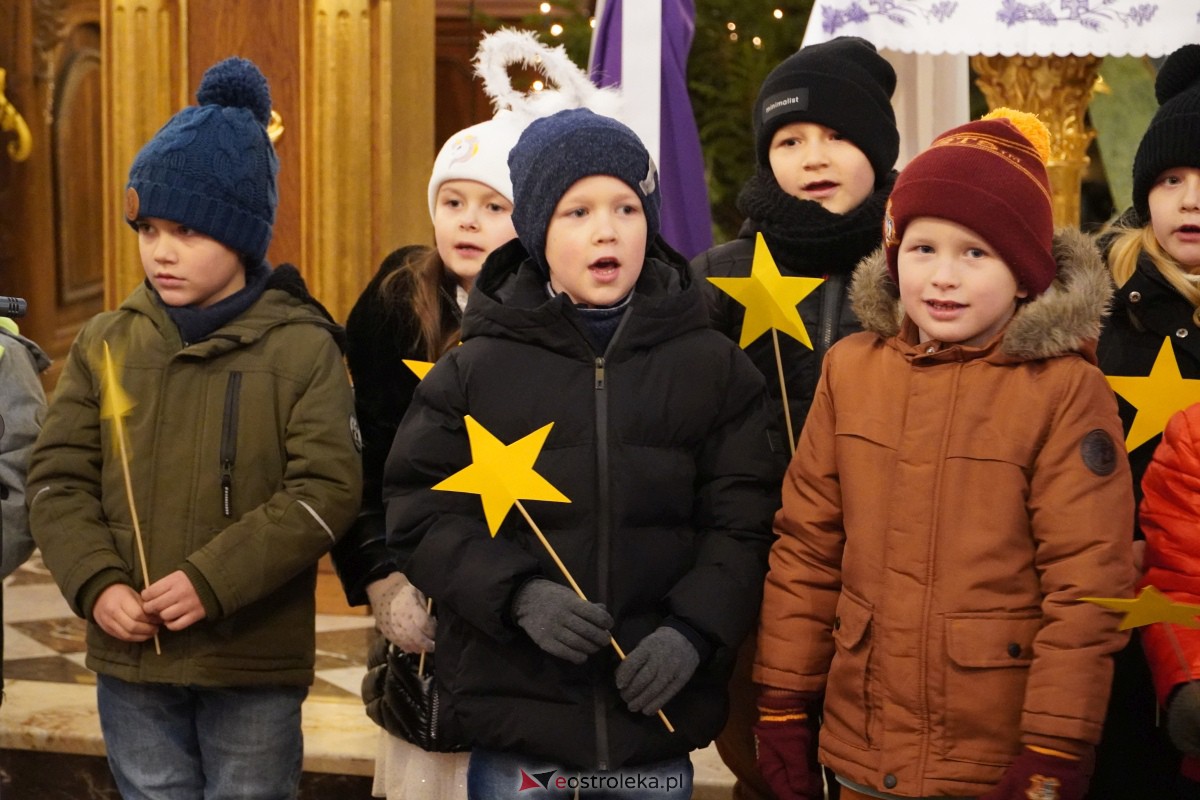 Koncert Bożonarodzeniowy w Czerwinie [10.12.2023] - zdjęcie #10 - eOstroleka.pl