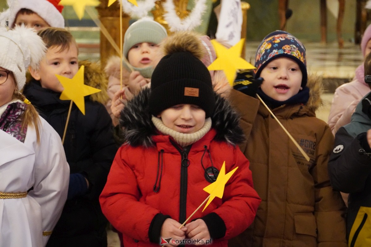 Koncert Bożonarodzeniowy w Czerwinie [10.12.2023] - zdjęcie #37 - eOstroleka.pl