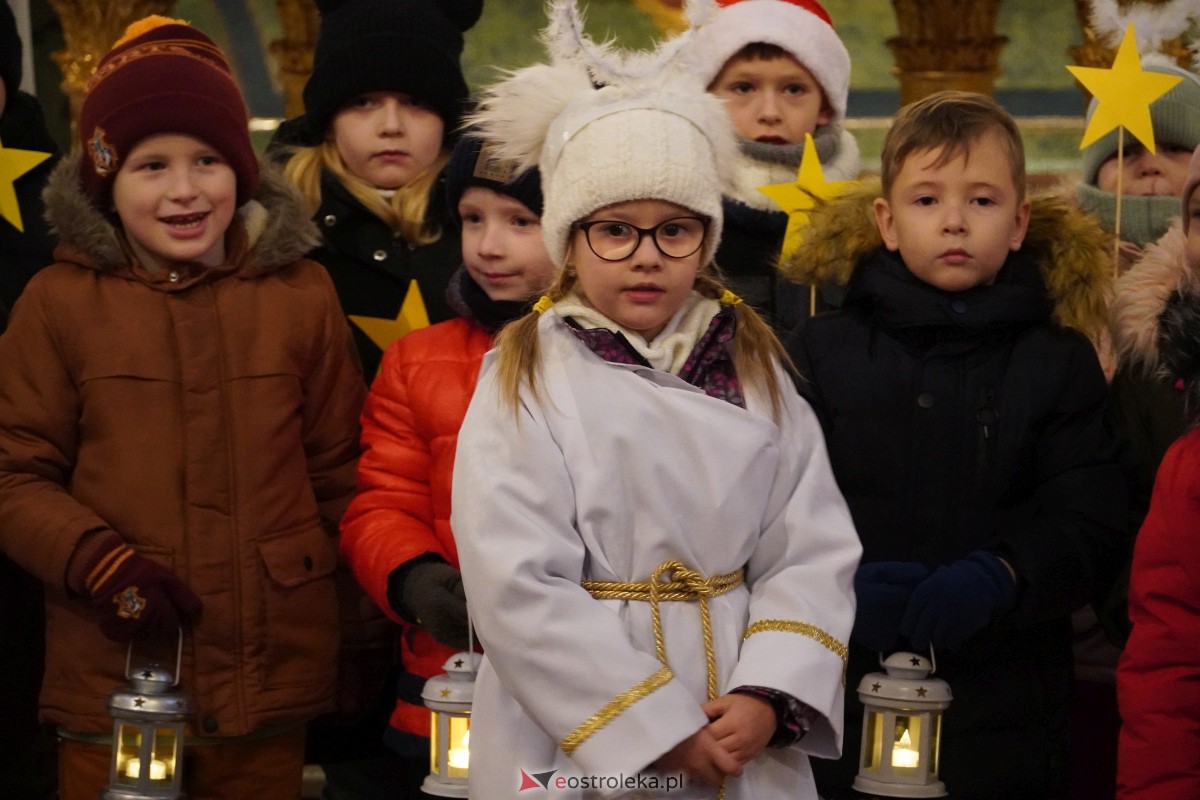 Koncert Bożonarodzeniowy w Czerwinie [10.12.2023] - zdjęcie #34 - eOstroleka.pl