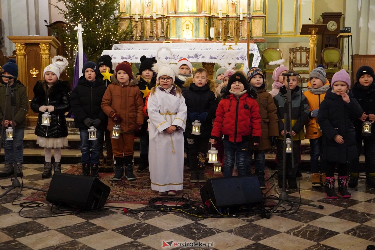 Koncert Bożonarodzeniowy w Czerwinie [10.12.2023] - zdjęcie #25 - eOstroleka.pl