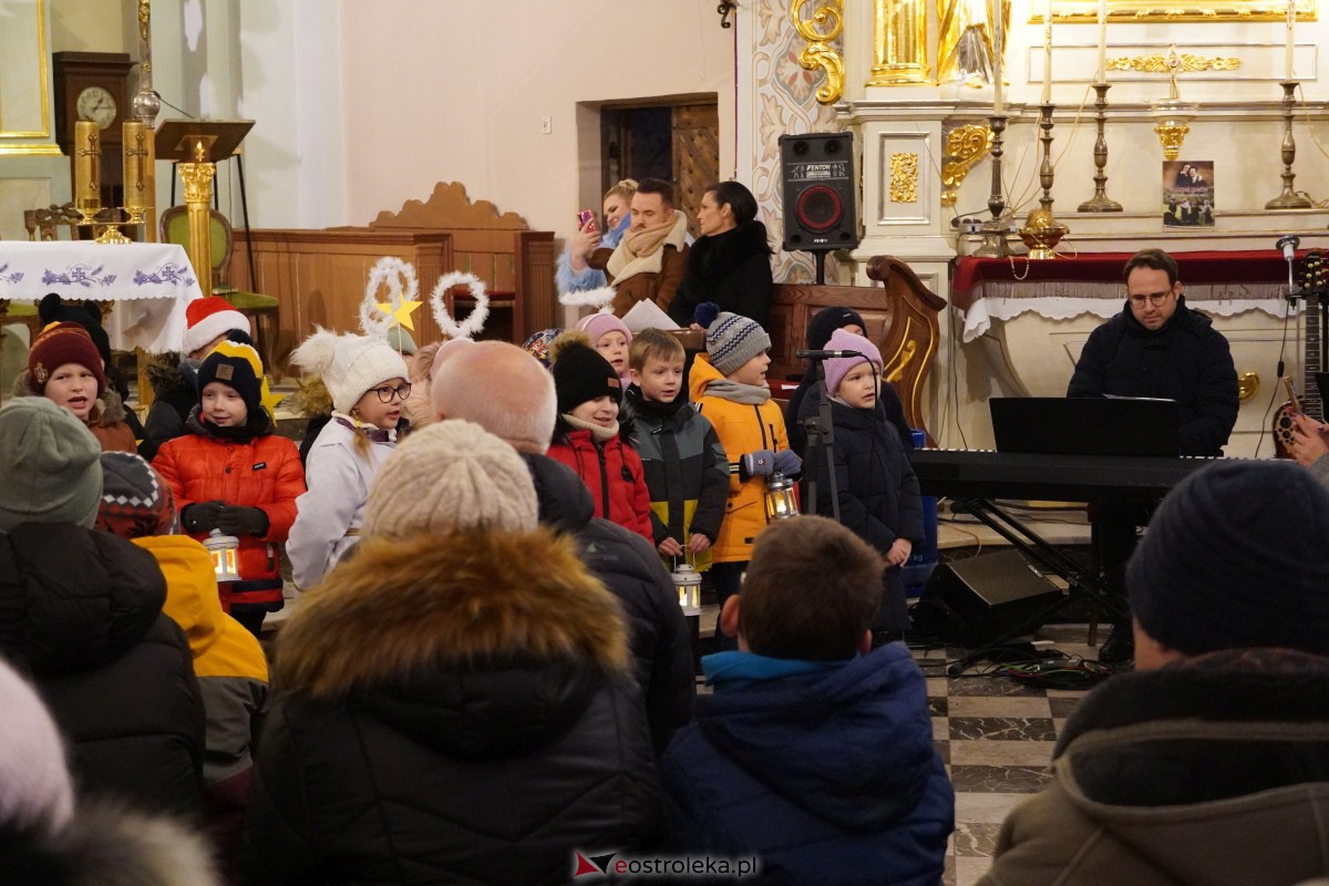 Koncert Bożonarodzeniowy w Czerwinie [10.12.2023] - zdjęcie #25 - eOstroleka.pl