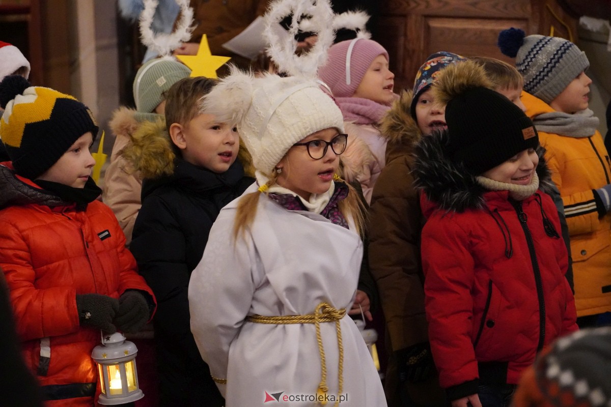 Koncert Bożonarodzeniowy w Czerwinie [10.12.2023] - zdjęcie #23 - eOstroleka.pl