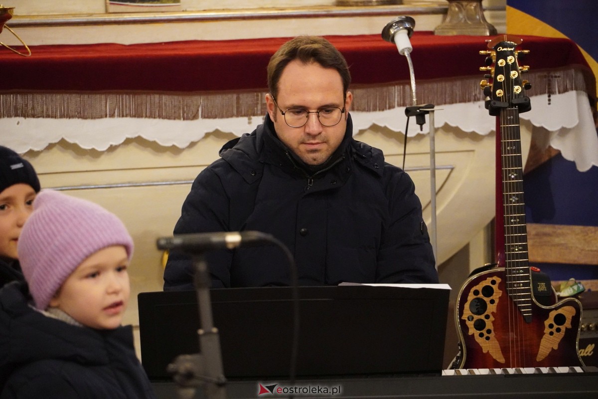 Koncert Bożonarodzeniowy w Czerwinie [10.12.2023] - zdjęcie #20 - eOstroleka.pl