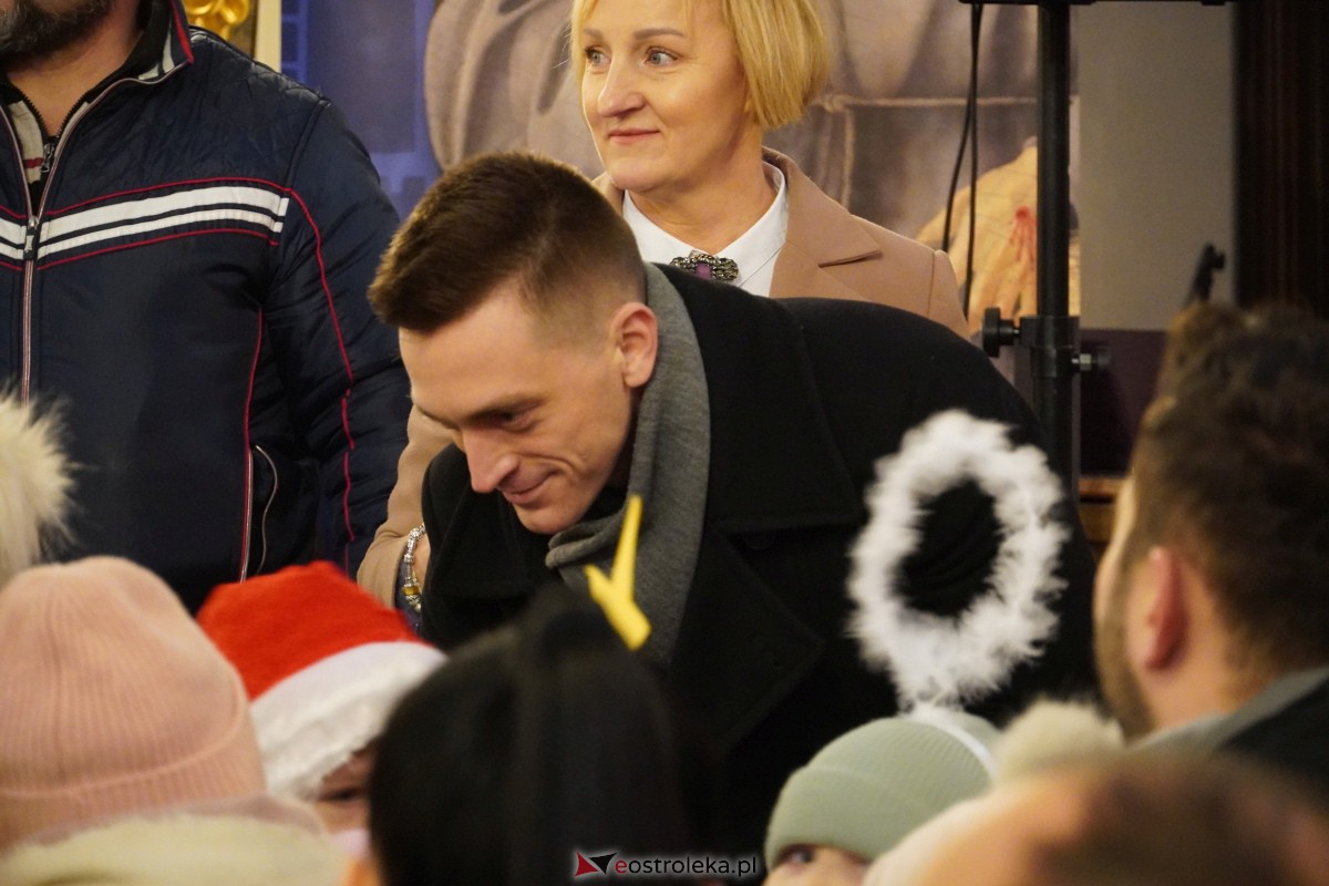 Koncert Bożonarodzeniowy w Czerwinie [10.12.2023] - zdjęcie #16 - eOstroleka.pl