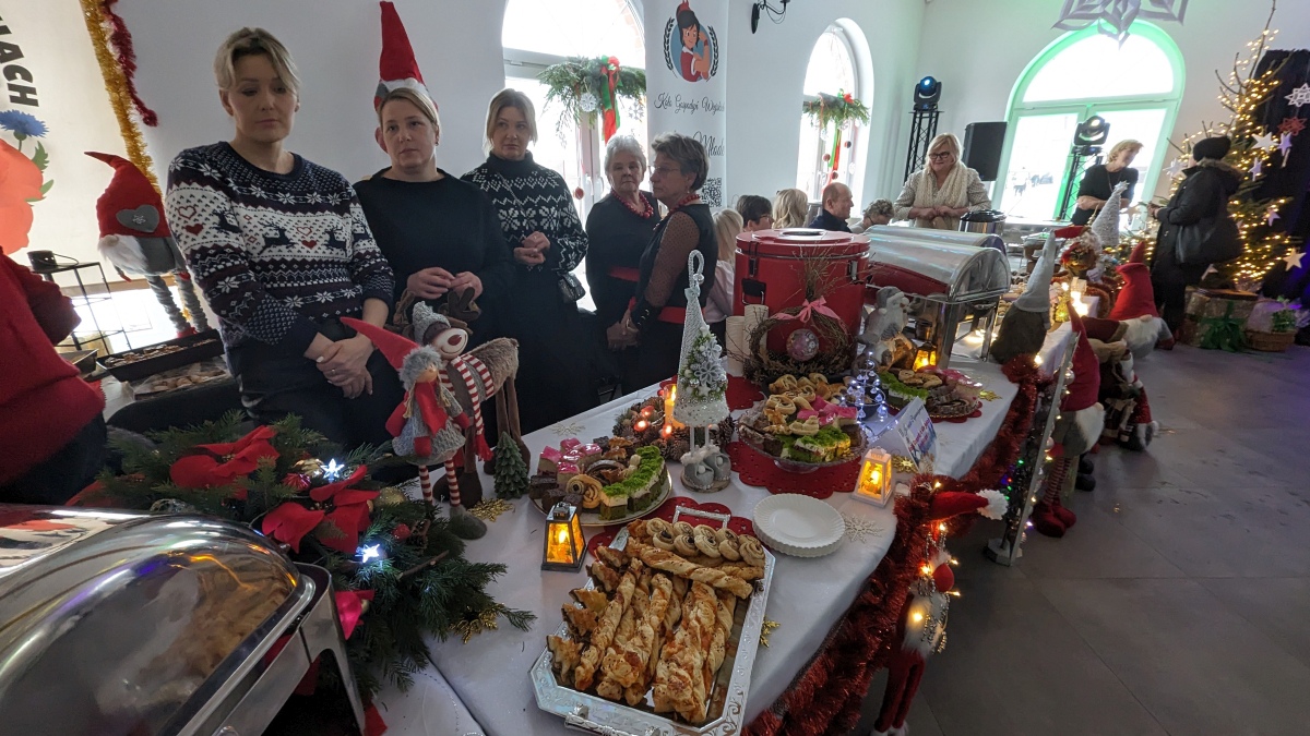 Jarmark Bożonarodzeniowy w Czerwinie [10.12.2023] - zdjęcie #10 - eOstroleka.pl