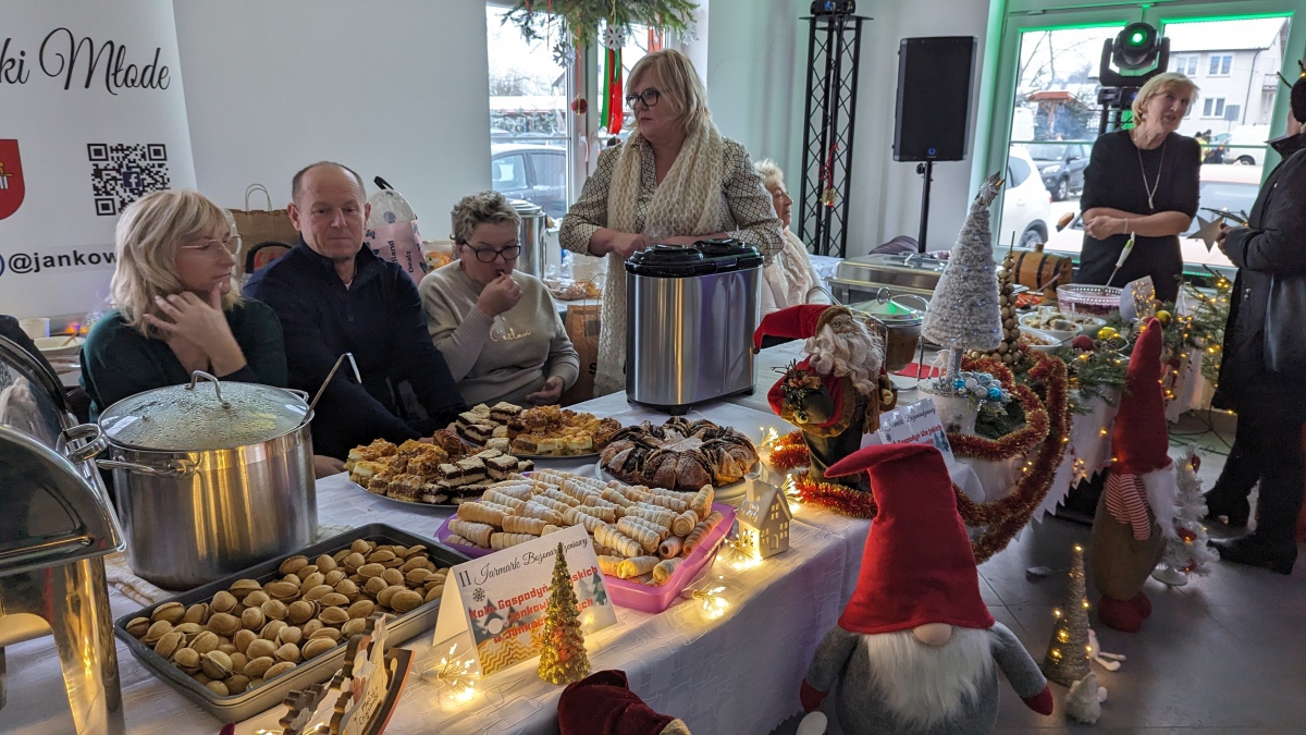 Jarmark Bożonarodzeniowy w Czerwinie [10.12.2023] - zdjęcie #8 - eOstroleka.pl