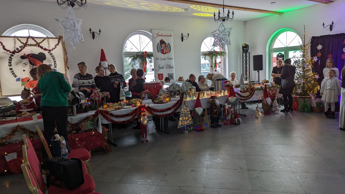 Jarmark Bożonarodzeniowy w Czerwinie [10.12.2023] - zdjęcie #4 - eOstroleka.pl
