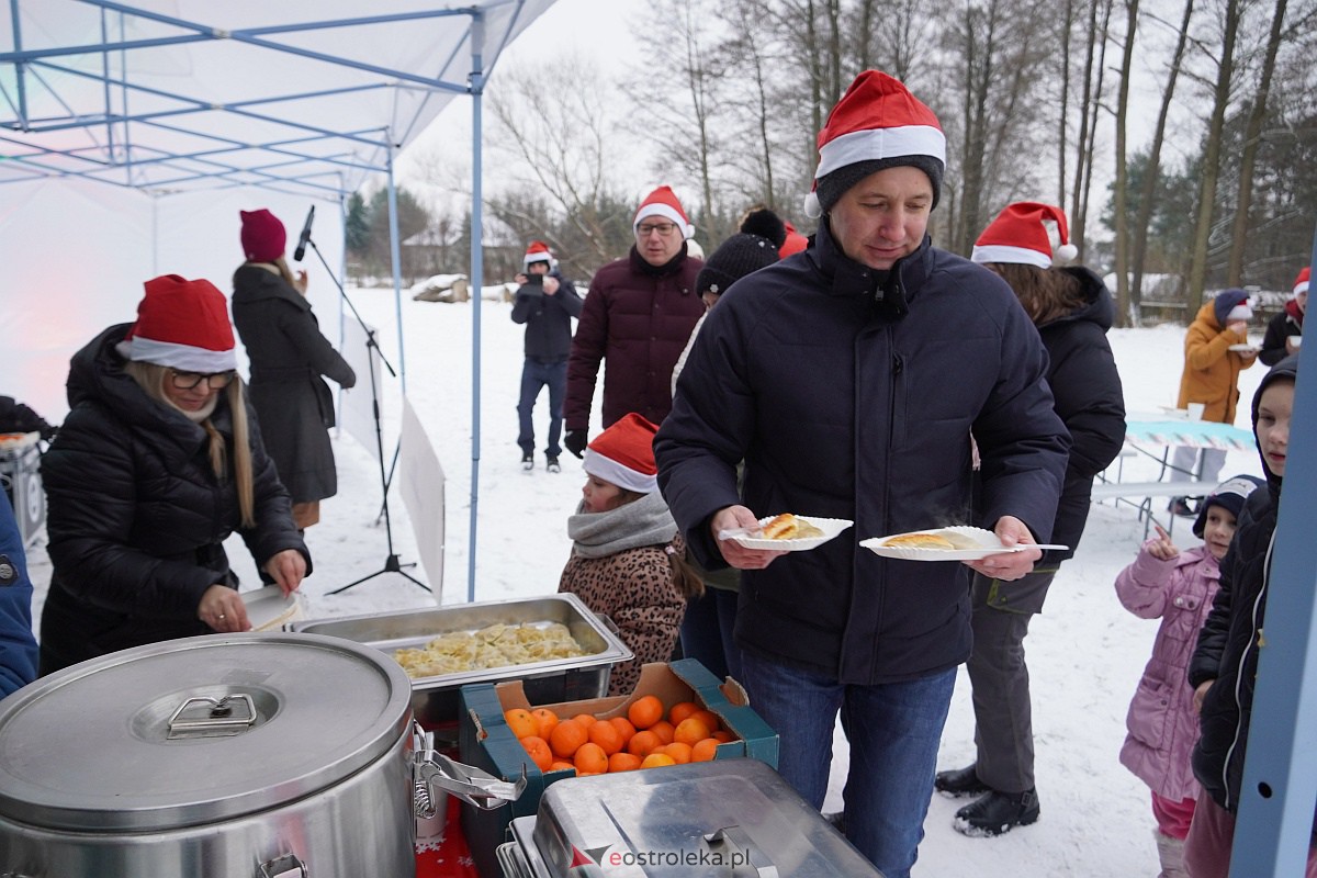 Wigilia na Osiedlu Łazek [10.12.2023] - zdjęcie #52 - eOstroleka.pl