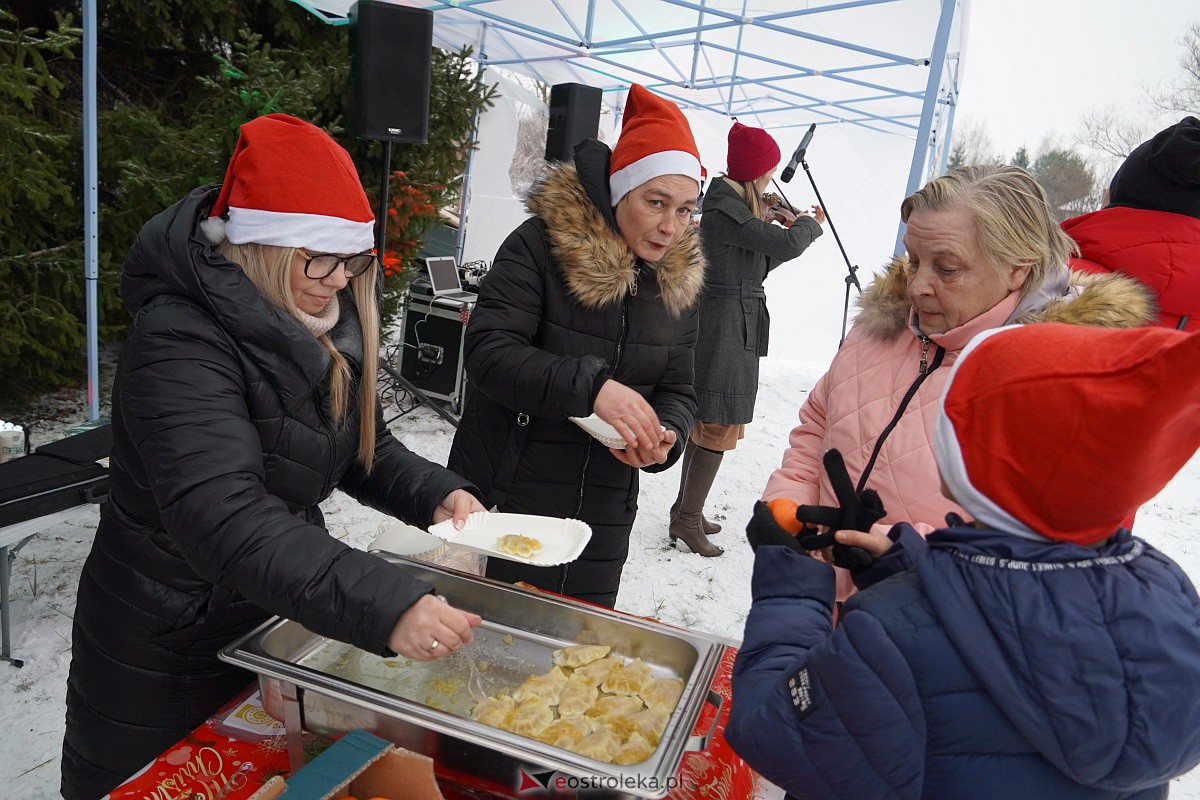 Wigilia na Osiedlu Łazek [10.12.2023] - zdjęcie #40 - eOstroleka.pl