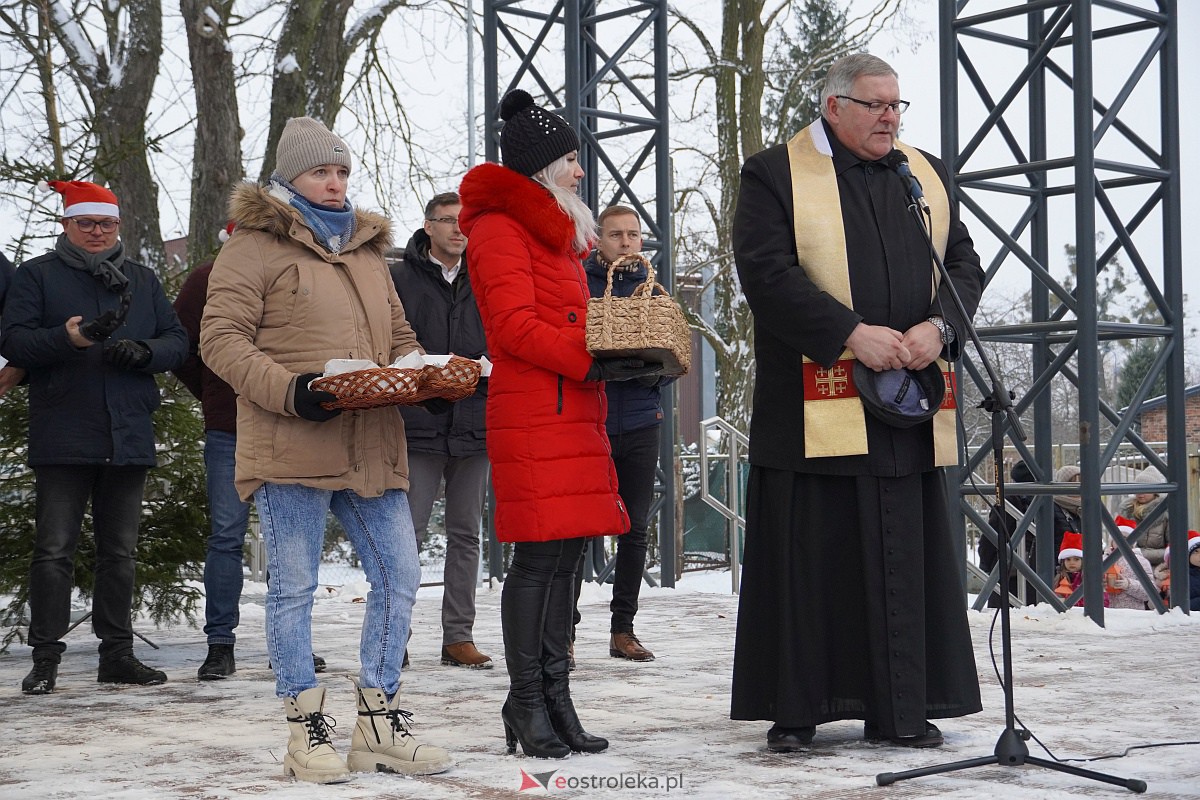Wigilia na Osiedlu Stacja [10.12.2023] - zdjęcie #95 - eOstroleka.pl
