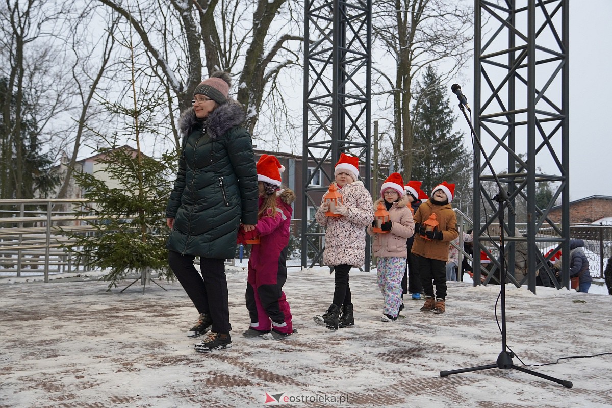 Wigilia na Osiedlu Stacja [10.12.2023] - zdjęcie #61 - eOstroleka.pl