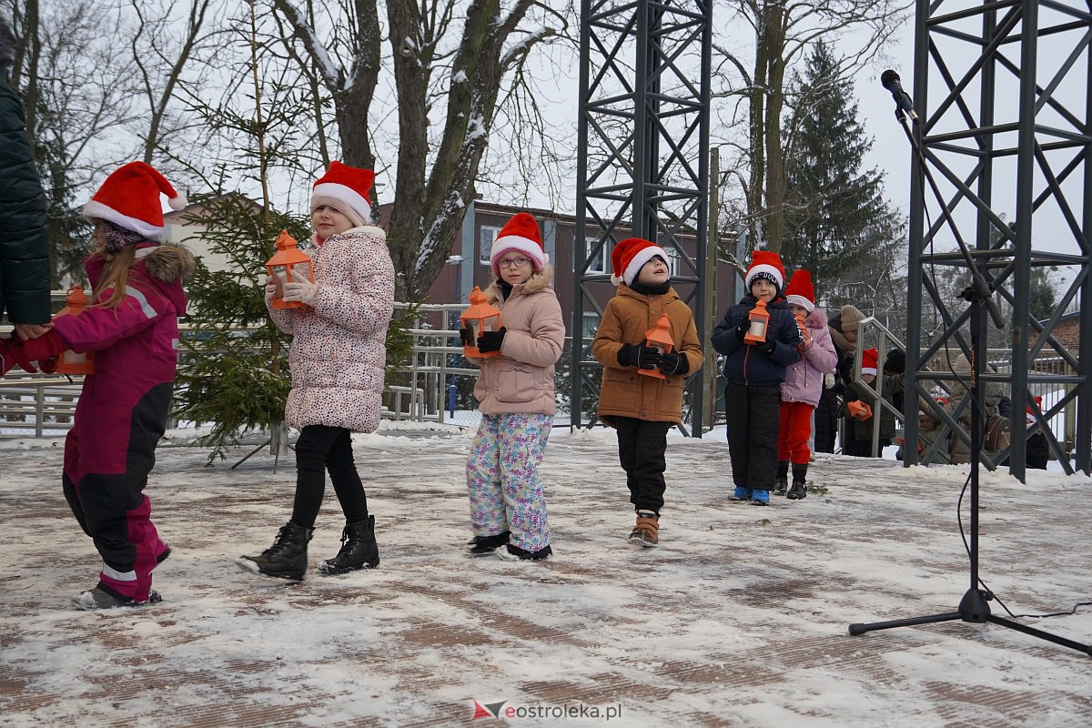 Wigilia na Osiedlu Stacja [10.12.2023] - zdjęcie #60 - eOstroleka.pl
