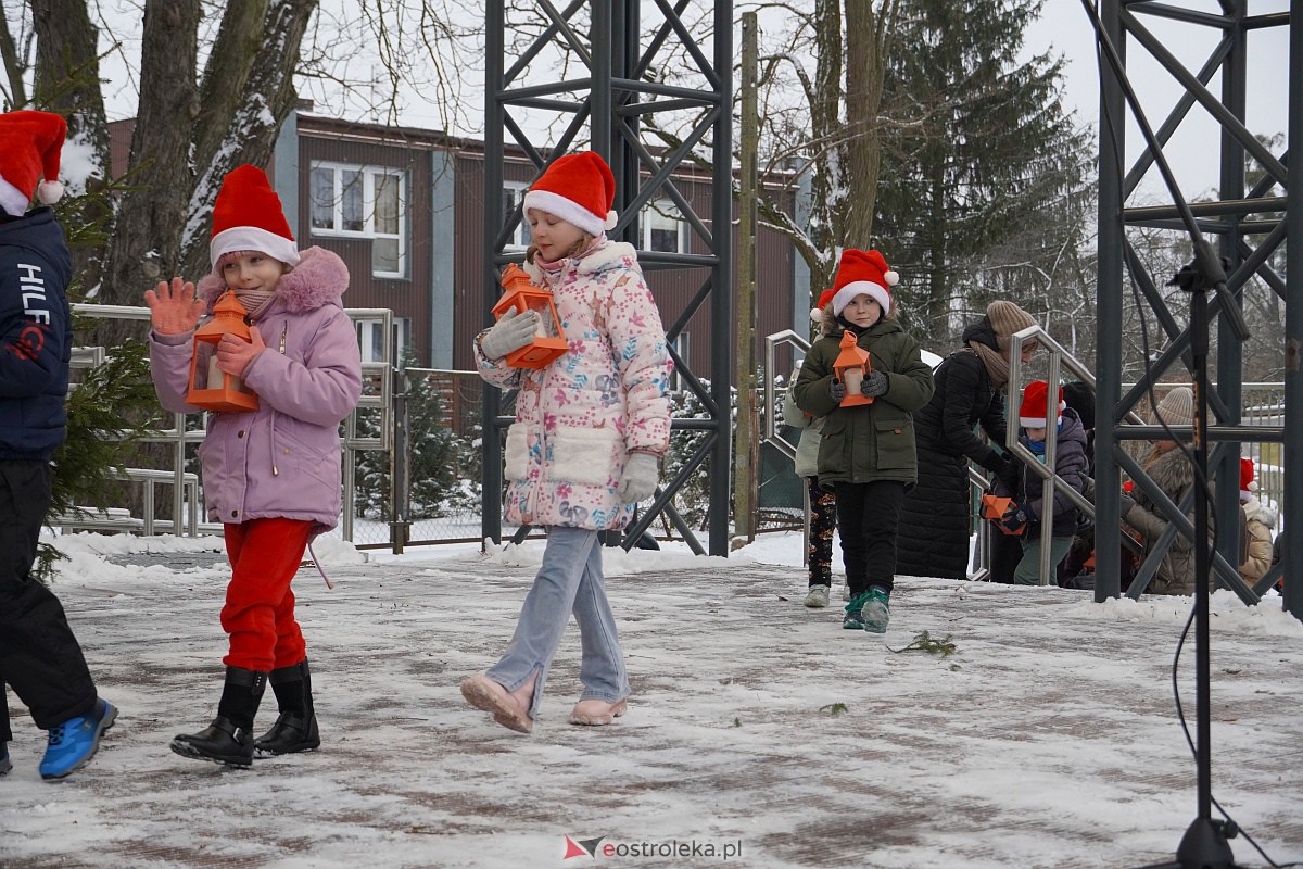 Wigilia na Osiedlu Stacja [10.12.2023] - zdjęcie #57 - eOstroleka.pl